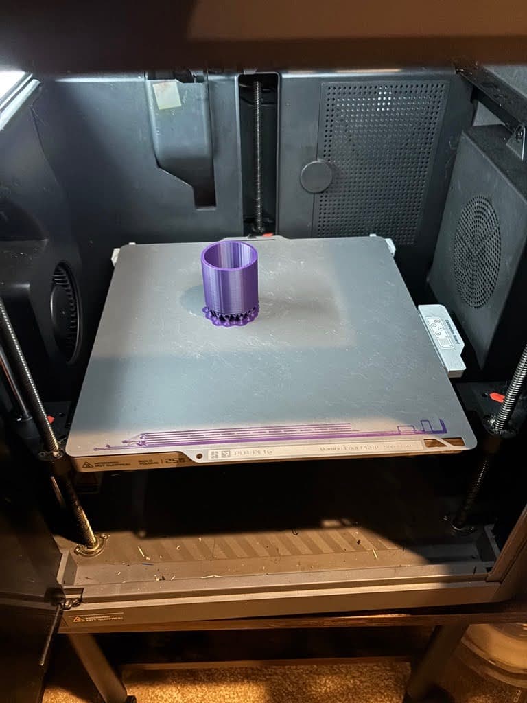 3D printed lightbulb adapter with tree supports